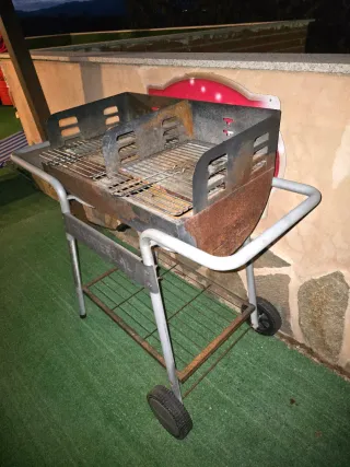 Barbacoa portátil metal marca Naterial