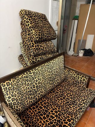 Sofá estampado leopardo