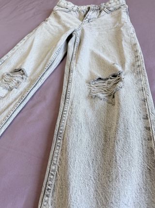 Jeans wide leg con rotos