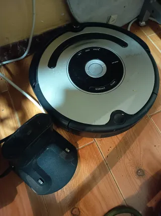 Robot Aspirador iRobot con Base de Carga