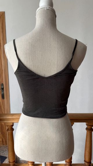 Top corto gris con botones y nudo - XS