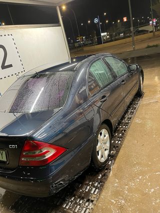 Mercedes-Benz C220 2004