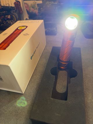 Linterna frontal Olight Perun 3