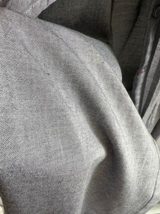 Vestido camisero gris con cinturón