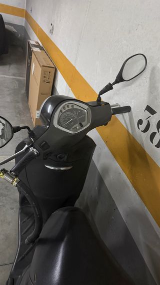 Piaggio 125 Scooter Negra
