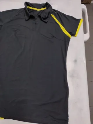 Maillot deportivo gris y amarillo
