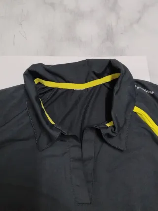 Maillot deportivo gris y amarillo