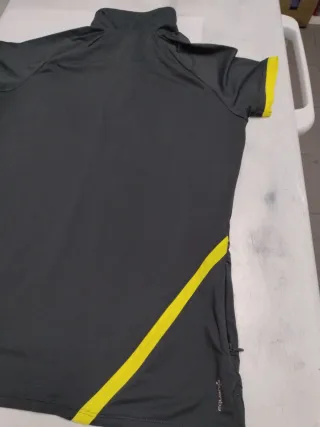Maillot deportivo gris y amarillo