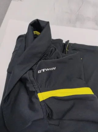 Maillot deportivo gris y amarillo