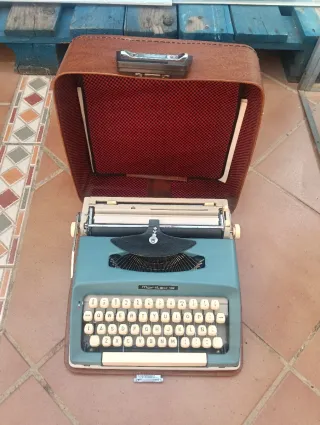 Máquina de escribir Maritsa 12 azul