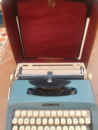 Máquina de escribir Maritsa 12 azul