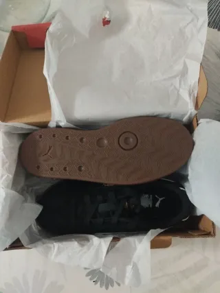 Zapatillas Puma Negras y Blancas