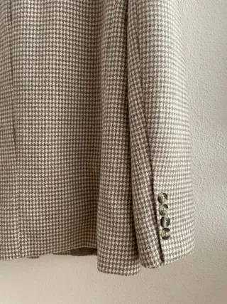 Americana Stradivarius cuadros beige y gris