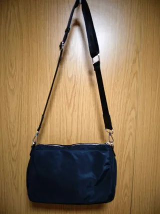 Bandolera negra multi bolsillos – cómoda nylon