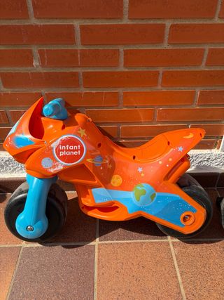 Correpasillos infantil naranja y azul