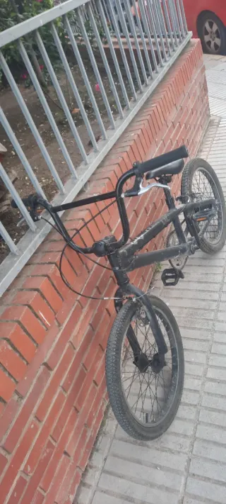 Bicicleta BMX negra