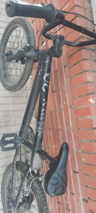 Bicicleta BMX negra
