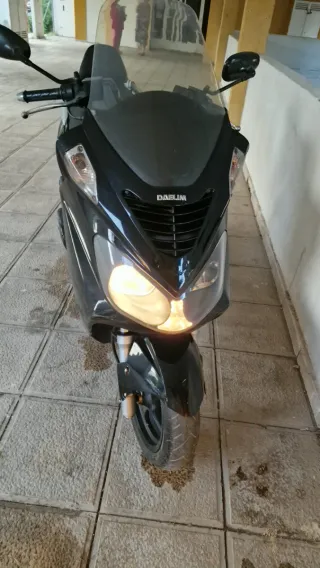 DAELIM Maxi Scooter Negra Automática