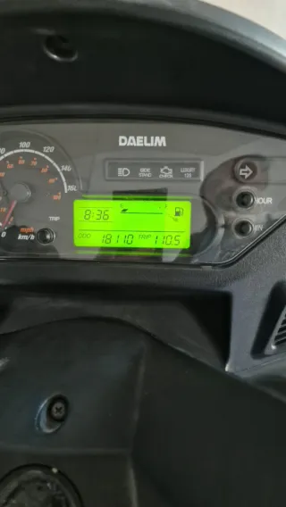 DAELIM Maxi Scooter Negra Automática