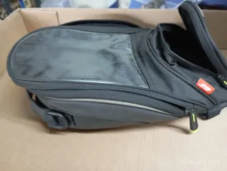 Mochila Givi Easy-T Range cobre mãos