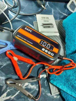 2/20Amp. Cargador baterías motos patín etc A Estre