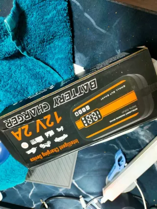 2/20Amp. Cargador baterías motos patín etc A Estre