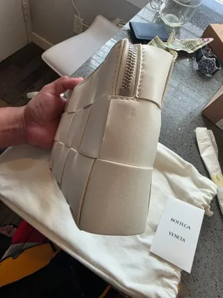 Bottega Veneta Wristlet Clutch Blanco Nuevo