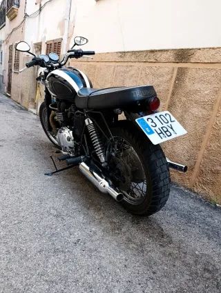 Triumph Bonneville Negra y Blanca
