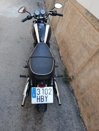 Triumph Bonneville Negra y Blanca