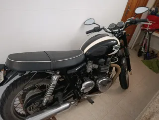 Triumph Bonneville Negra y Blanca