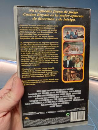 Película VHS , CASINO ROYALE, buen estado