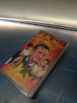 Película VHS , CASINO ROYALE, buen estado