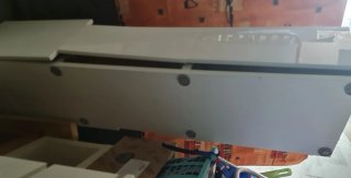 Muebles blancos y transparentes