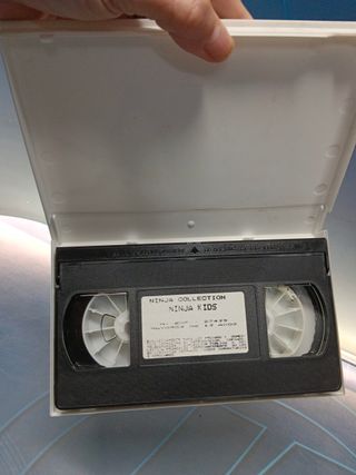 Película en VHS ninja kids