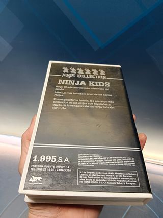 Película en VHS ninja kids