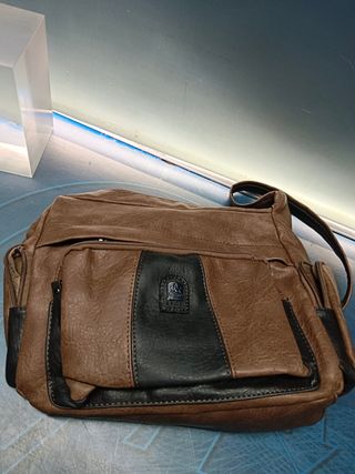 Bolso de piel by clair,s bags en perfecto estado