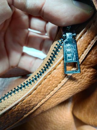 Bolso de mano, piel ,color marrón, 40x30x13 cm