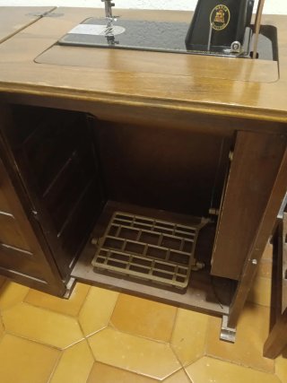 Máquina de coser antigua, precio negociable
