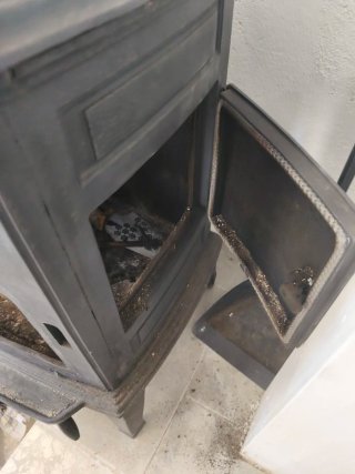 Estufa Hierro Fundido Negra y Gris