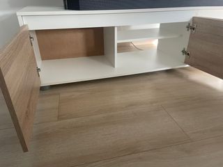 Mueble TV blanco y madera