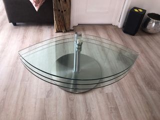 Mesa Trébol Acero y Cristal. Importada de Suiza