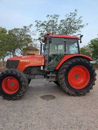 Tractor Kubota M125X