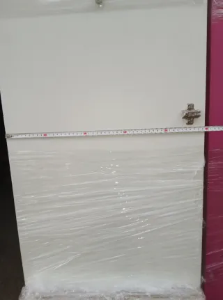 Armario desmontado blanco y rosa