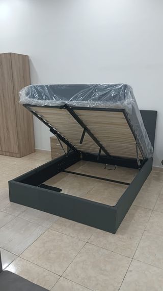 Cama canapé matrimonio con colchón gris