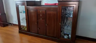 Mueble vajillero estilo inglés madera y cristal
