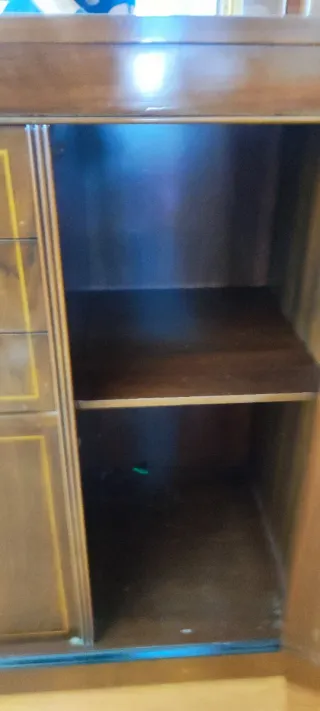 Mueble vajillero estilo inglés madera y cristal