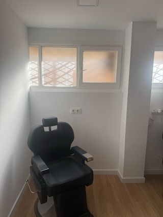 Vendiamo due poltrone da barbiere: una a 300€