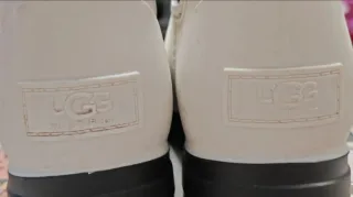 Stivaletti Ugg bianchi e neri