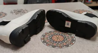 Stivaletti Ugg bianchi e neri