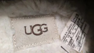 Stivaletti Ugg bianchi e neri